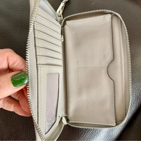 Michael Kors Zip Wallet Giftables Ash Grey Leather Large Flat Mf Phone Case - Picture 6 of 7